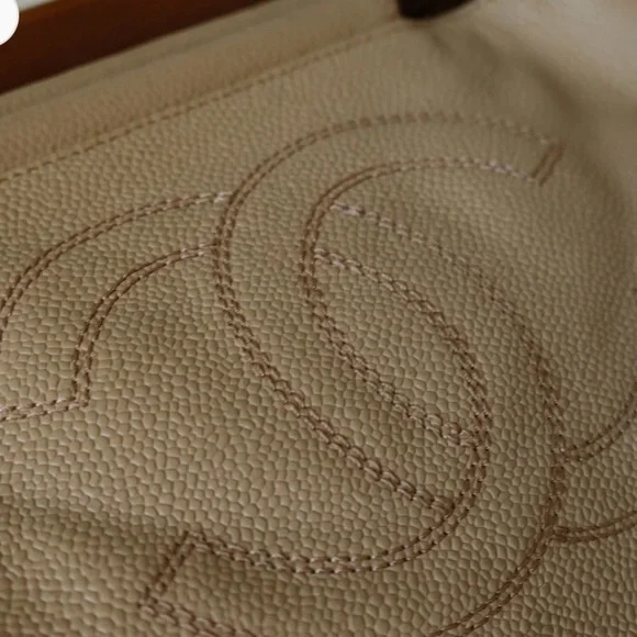 Authentic CHANEL beige caviar leather CC tortoise top handle satchel bag - Picture 5 of 14